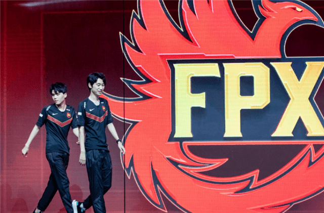 包含S赛战术革新取得奇效,引发战术热潮的词条 包含S赛战术革新取得奇效,引发战术热潮的词条