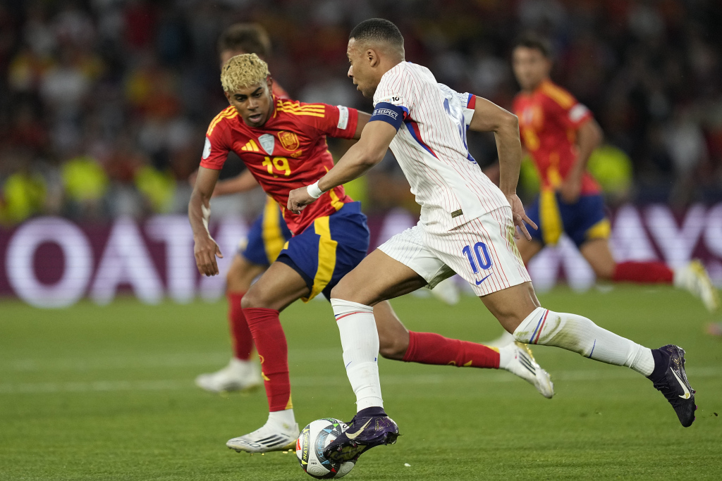 爱游戏APP-欧国联比赛：球员展现实力，场面激情澎湃